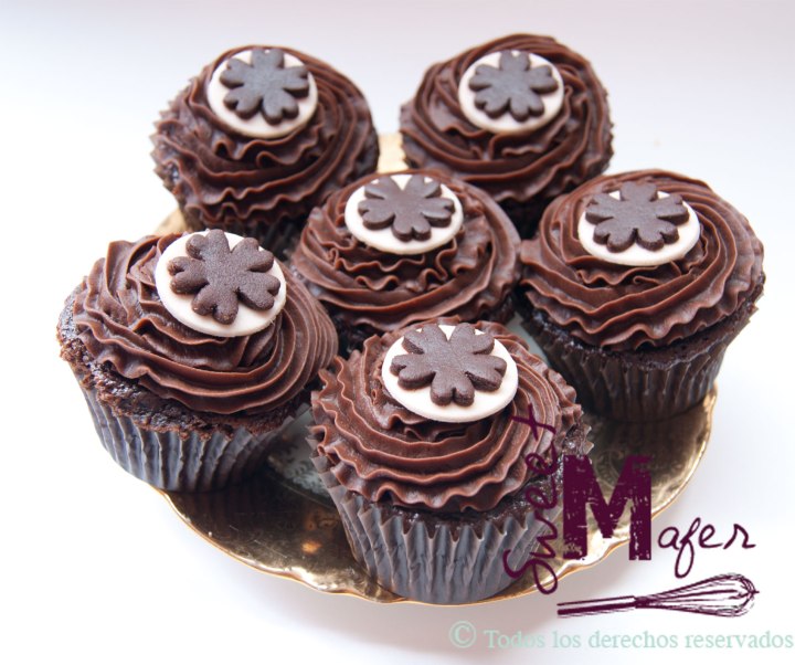cupcakes-chocolate-flores