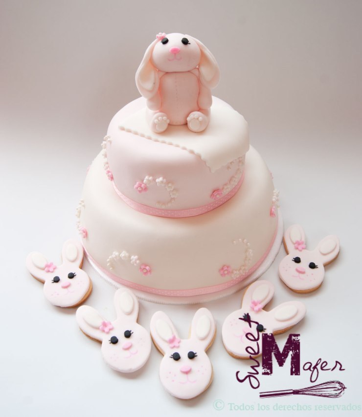 Set de torta y galletas con conejita en rosa pálido y blanco