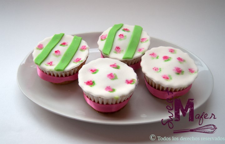cupcakes-con-flores-de-porcelana