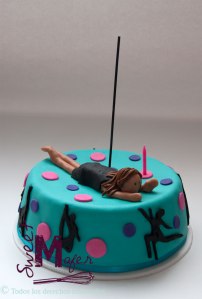 pole-dancing-cake