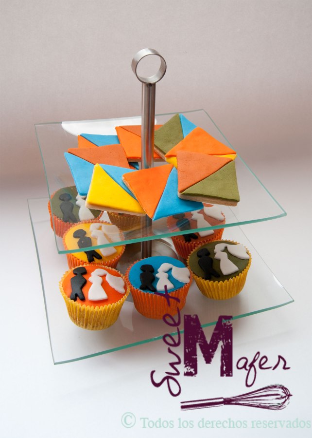 torre-galletas-triangulo-y-cupcakes-siluetas-novios