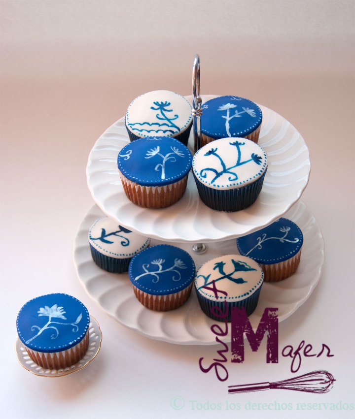 cupcakes-pintados-azul-y-blanco