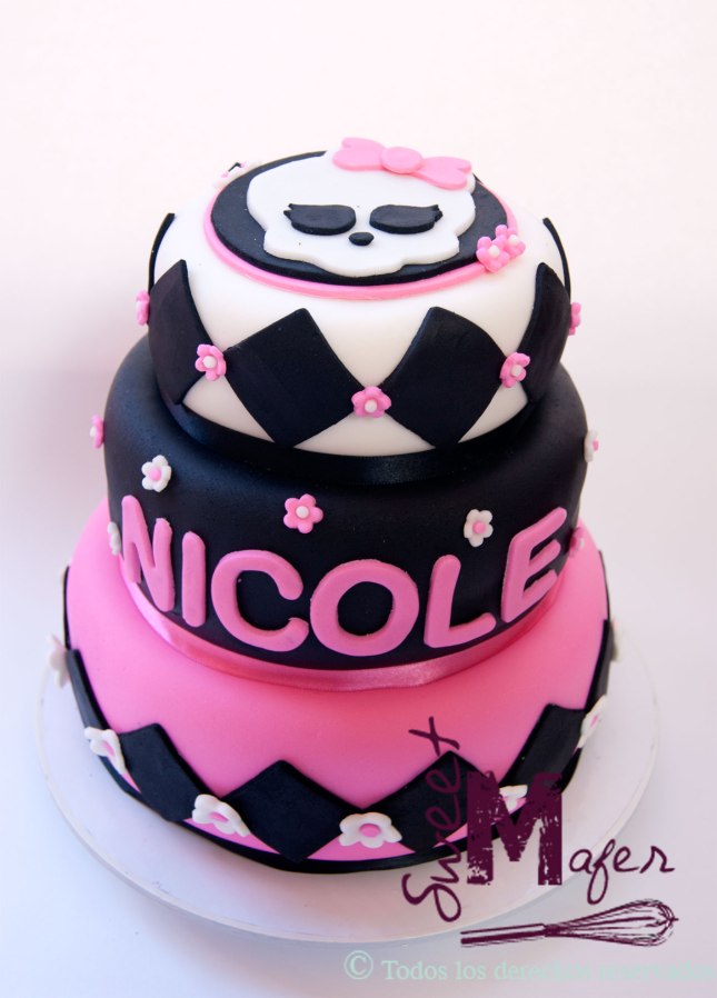 torta-monster-high-3-pisos