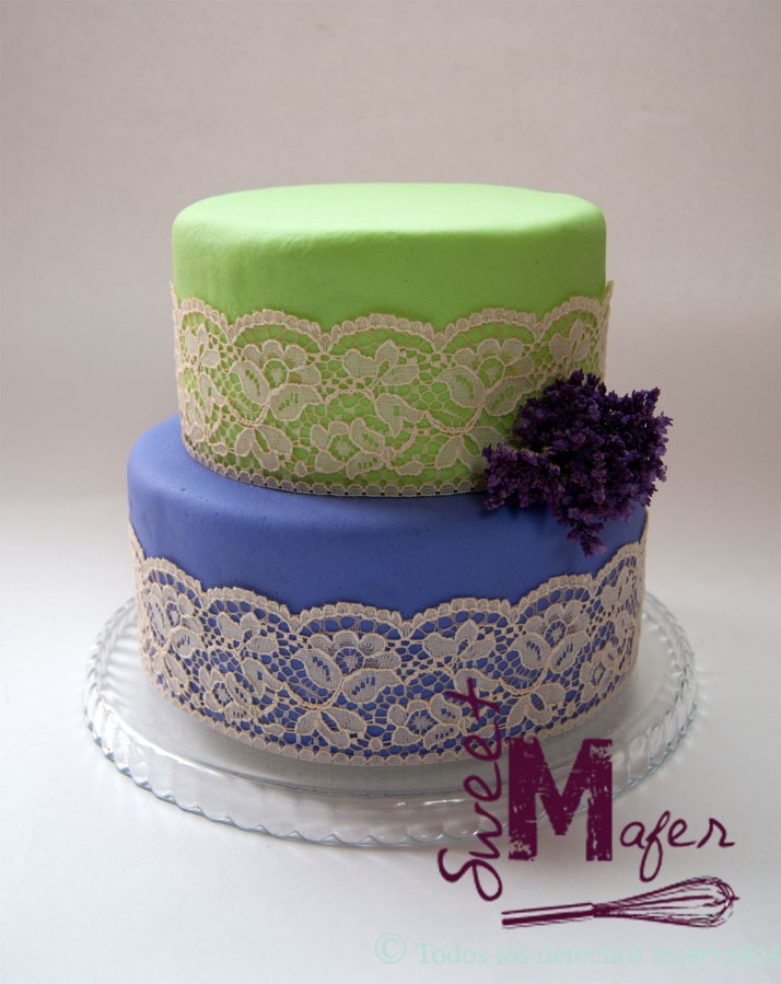 lace-and-flowers-cake