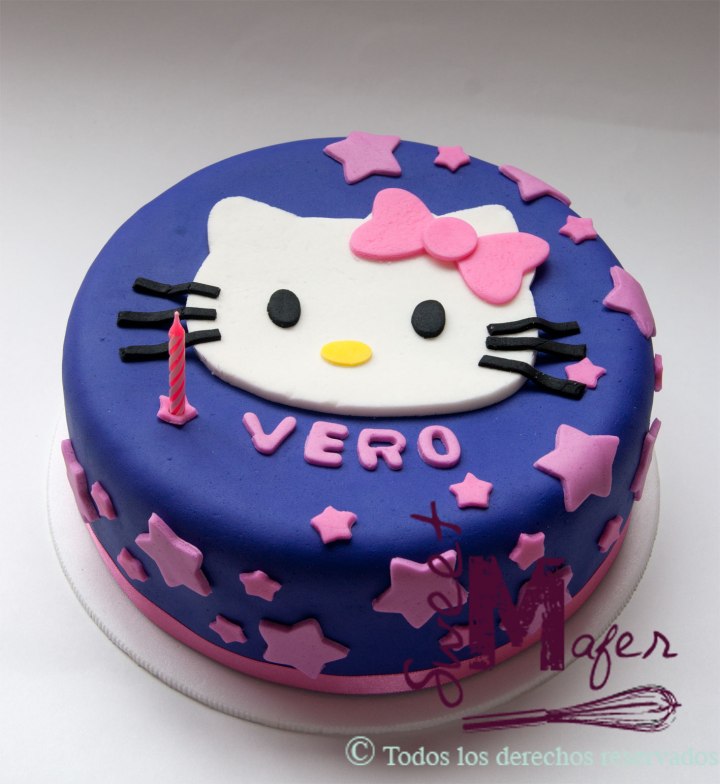 hello-kitty-stars-cake