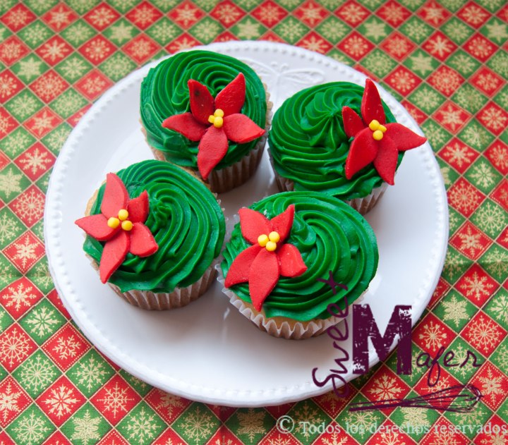 cupcakes-poinsetias