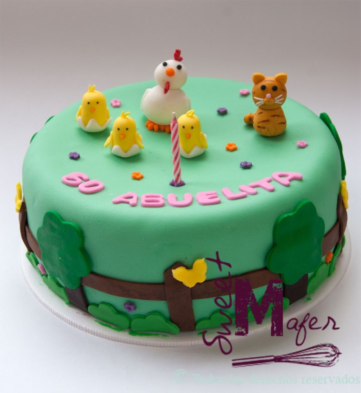 torta-gallinas-y-gato