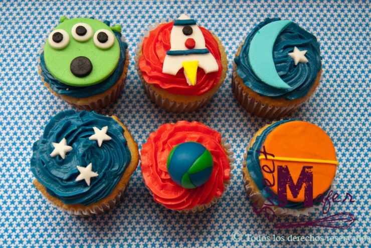 Cupcakes con marcianos, cohetes, planetas, lunas y estrellas