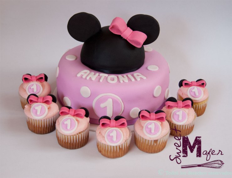 Torta y cupcakes Minnie primer cumpleaños