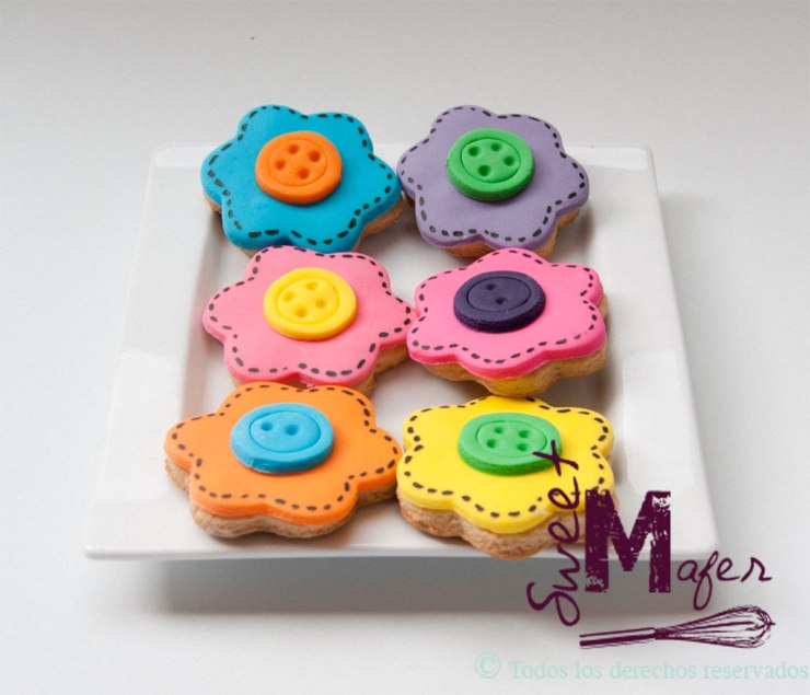 Galletas de flores con pespunte y botón de Sweet Mafer
